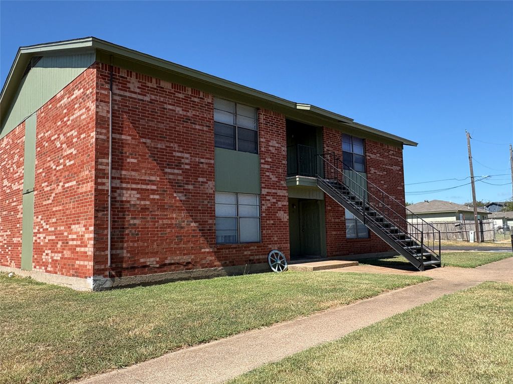 1714 Short Street D, Cleburne, TX 76033