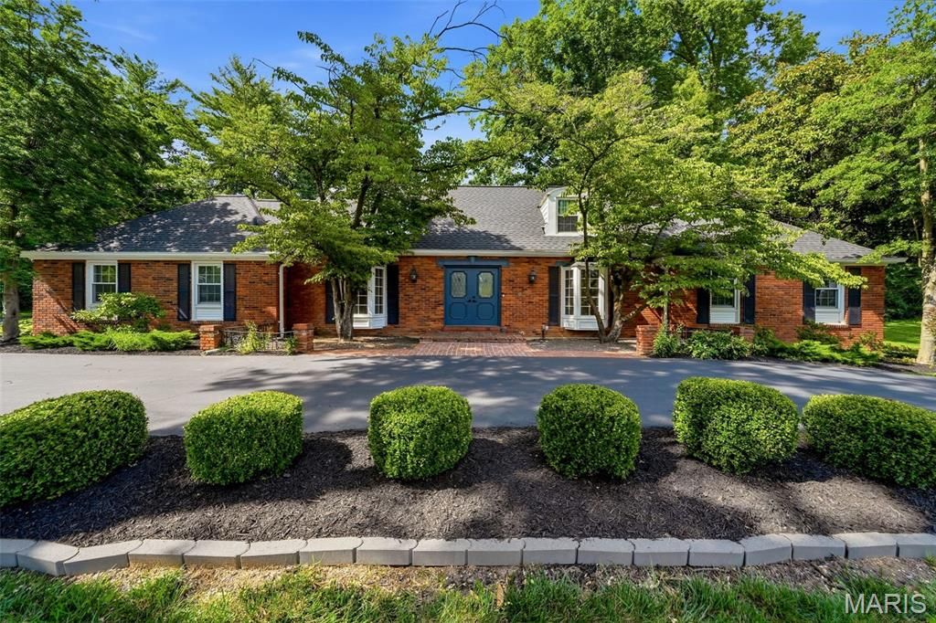 5 Portland Drive, Frontenac, MO 63131
