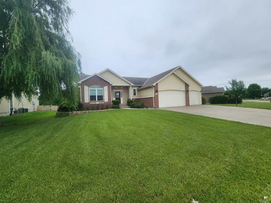 9094 Tonya Terrace, Manhattan, KS 66502