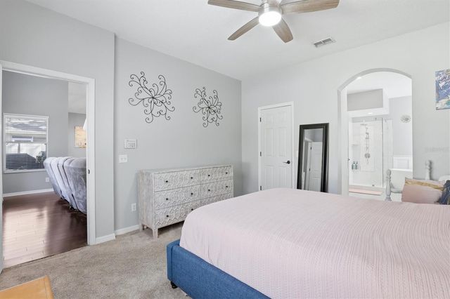 4617 WHISPERING PARK LANE, Tampa, FL 33614