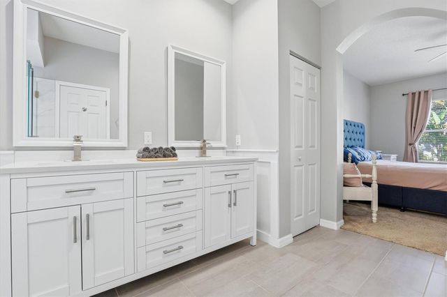 4617 WHISPERING PARK LANE, Tampa, FL 33614