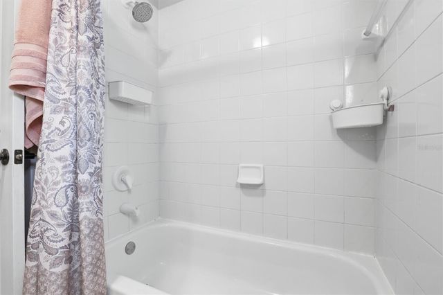 4617 WHISPERING PARK LANE, Tampa, FL 33614