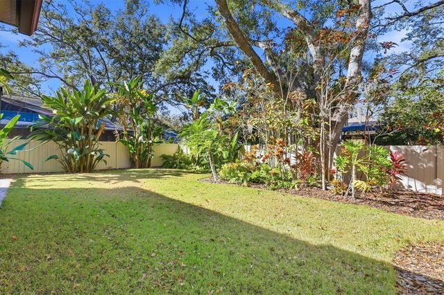 4617 WHISPERING PARK LANE, Tampa, FL 33614