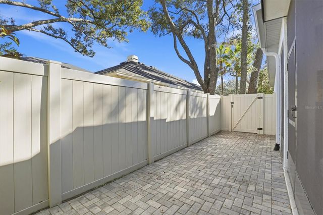 4617 WHISPERING PARK LANE, Tampa, FL 33614