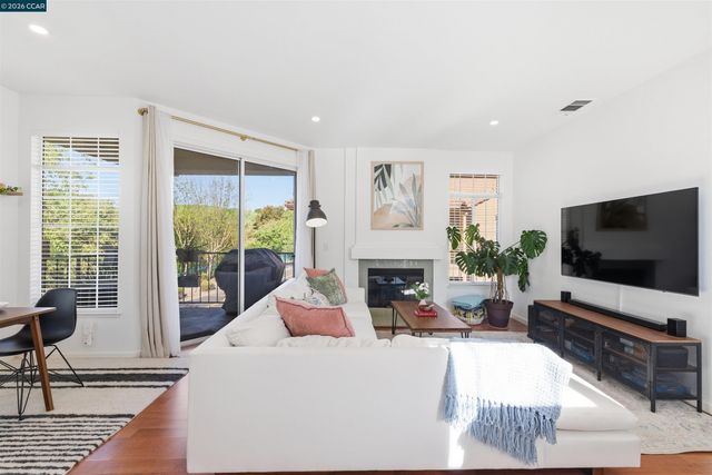 7674 Tuscany Dr, Dublin, CA 94568