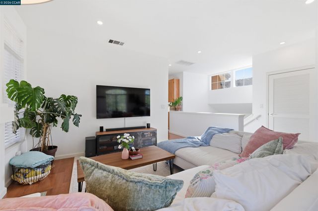 7674 Tuscany Dr, Dublin, CA 94568