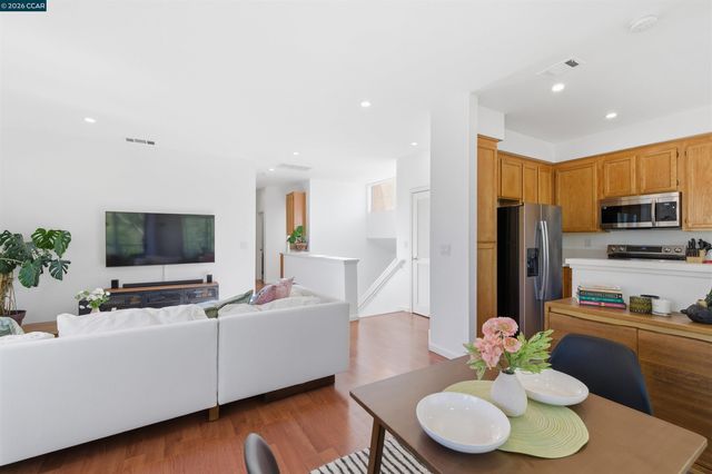 7674 Tuscany Dr, Dublin, CA 94568