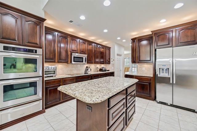 208 Stanford Court, Heath, TX 75032
