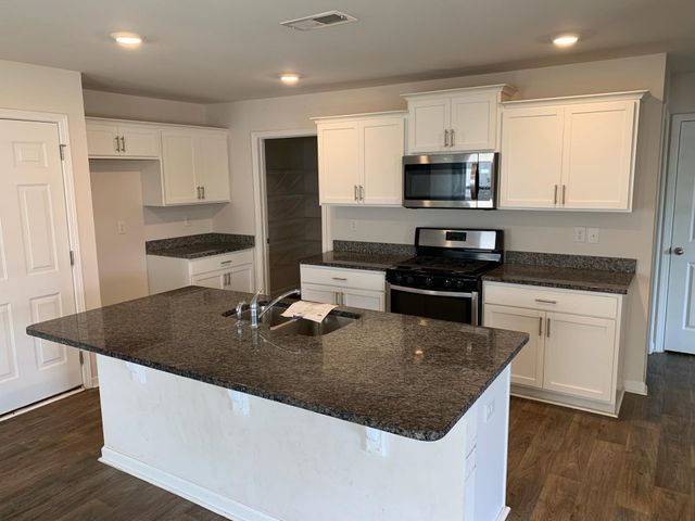 1308 Saddle, Roebuck, SC 29376