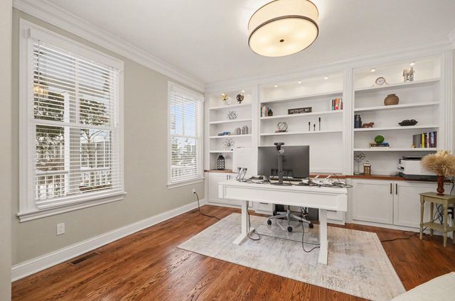 10 Riverbank Drive, Beverly Hills, MI 48025