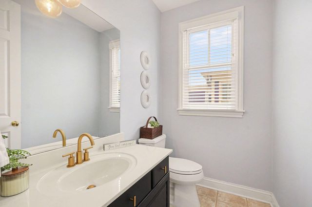 10 Riverbank Drive, Beverly Hills, MI 48025