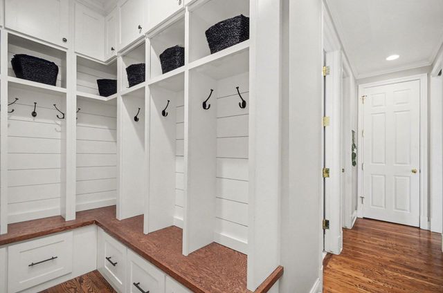 10 Riverbank Drive, Beverly Hills, MI 48025