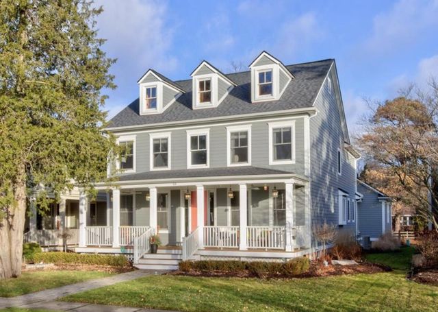 10 Riverbank Drive, Beverly Hills, MI 48025