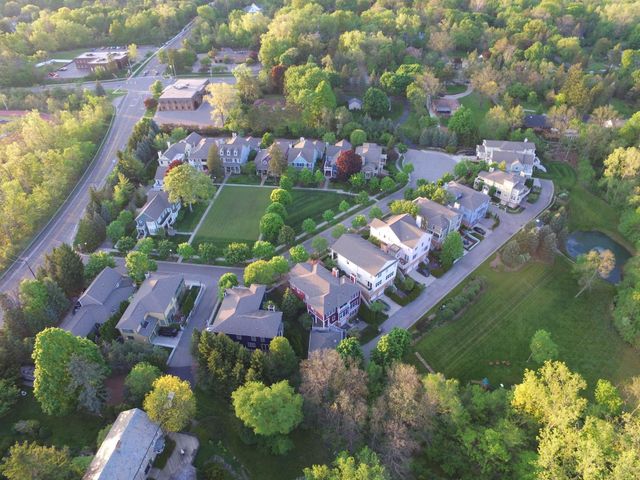 10 Riverbank Drive, Beverly Hills, MI 48025