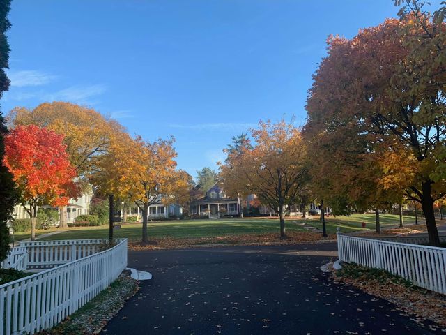 10 Riverbank Drive, Beverly Hills, MI 48025