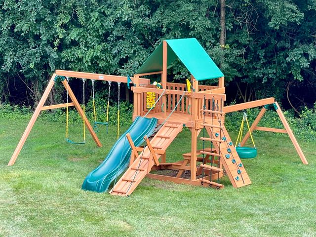 10 Riverbank Drive, Beverly Hills, MI 48025