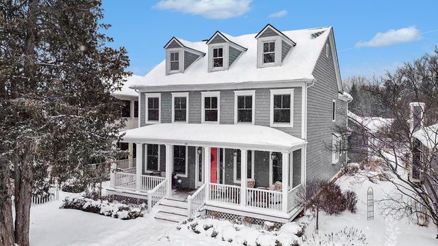 10 Riverbank Drive, Beverly Hills, MI 48025