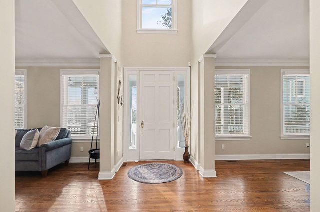 10 Riverbank Drive, Beverly Hills, MI 48025