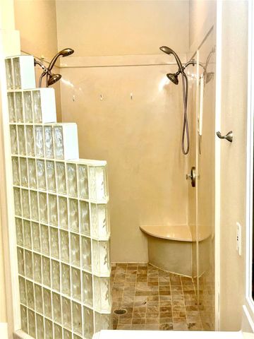 807 Kipp Avenue C, Kemah, TX 77565