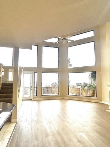 807 Kipp Avenue C, Kemah, TX 77565