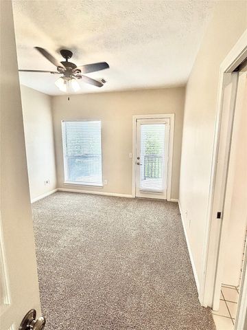 807 Kipp Avenue C, Kemah, TX 77565