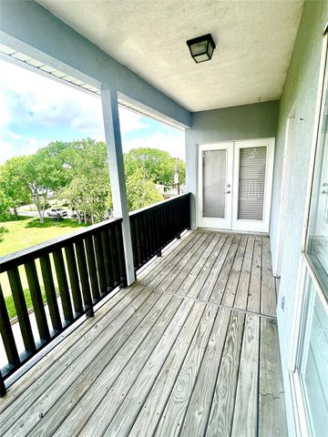 807 Kipp Avenue C, Kemah, TX 77565