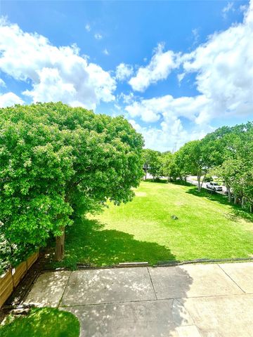 807 Kipp Avenue C, Kemah, TX 77565