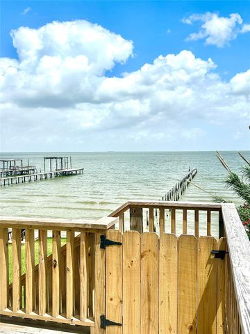807 Kipp Avenue C, Kemah, TX 77565