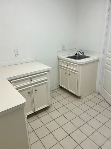 807 Kipp Avenue C, Kemah, TX 77565