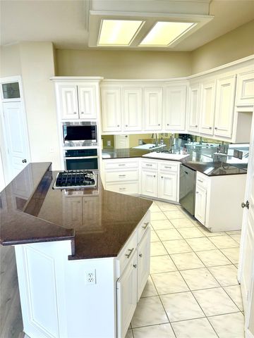 807 Kipp Avenue C, Kemah, TX 77565