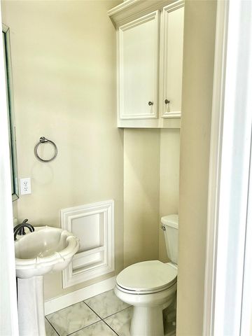 807 Kipp Avenue C, Kemah, TX 77565