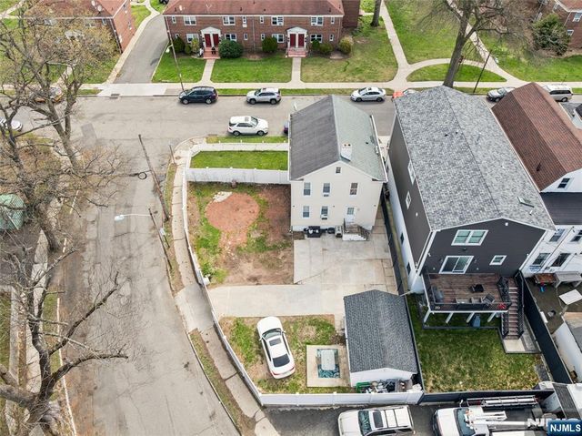 21 Ellington Street, East Orange, NJ 07017