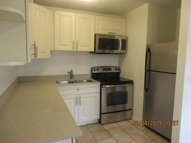 2202 NE 4th Street 10, Boynton Beach, FL 33435
