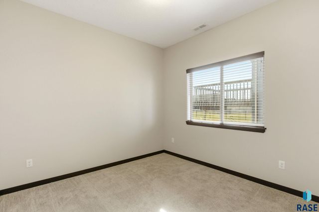 9413 W Liam St Street, Sioux Falls, SD 57106