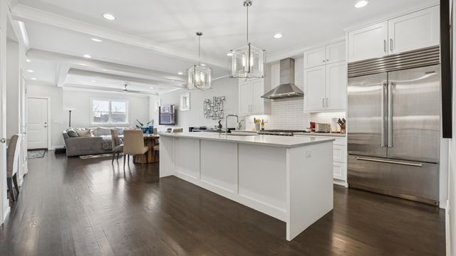 2341 W Roscoe Street 3W, Chicago, IL 60618