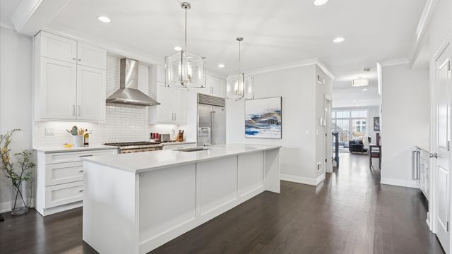 2341 W Roscoe Street 3W, Chicago, IL 60618