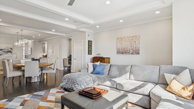 2341 W Roscoe Street 3W, Chicago, IL 60618