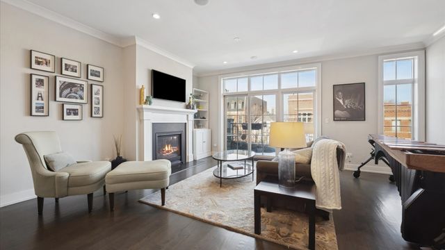 2341 W Roscoe Street 3W, Chicago, IL 60618