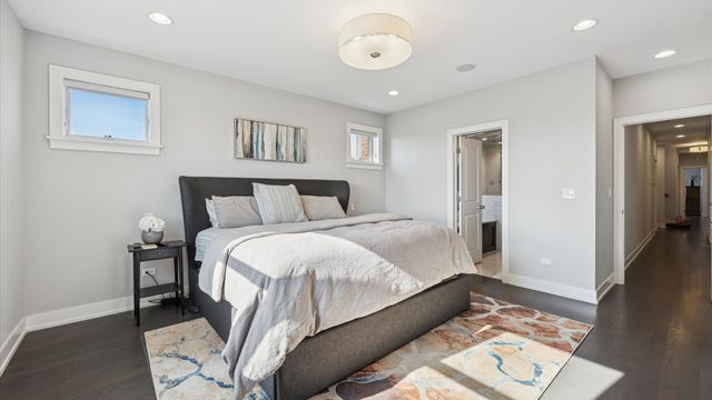 2341 W Roscoe Street 3W, Chicago, IL 60618