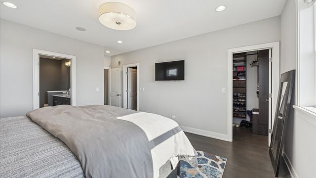 2341 W Roscoe Street 3W, Chicago, IL 60618