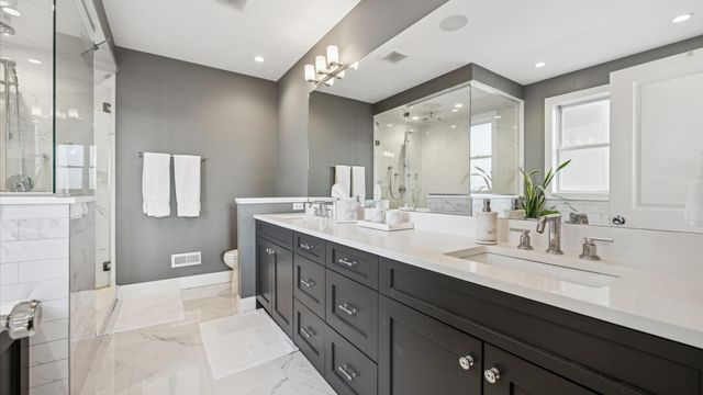 2341 W Roscoe Street 3W, Chicago, IL 60618