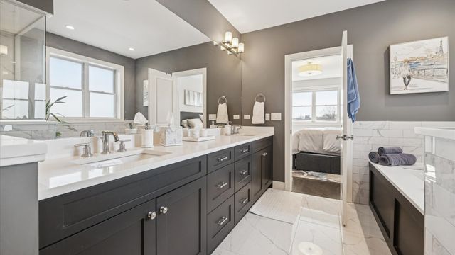 2341 W Roscoe Street 3W, Chicago, IL 60618