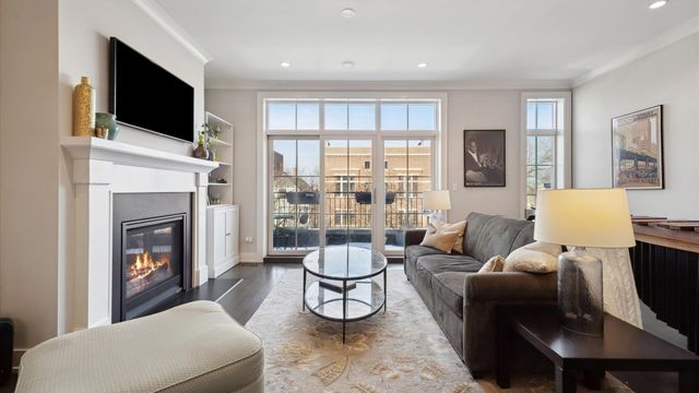 2341 W Roscoe Street 3W, Chicago, IL 60618