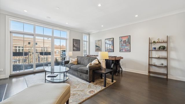 2341 W Roscoe Street 3W, Chicago, IL 60618