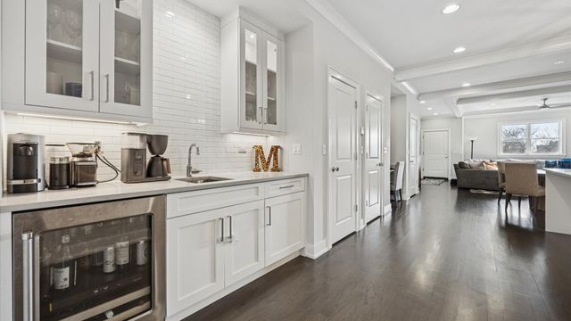 2341 W Roscoe Street 3W, Chicago, IL 60618