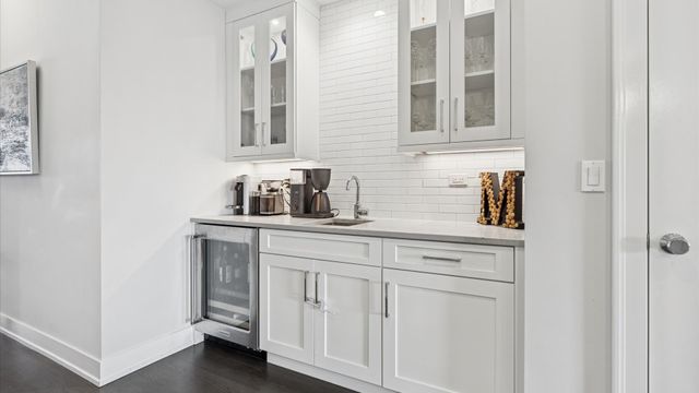 2341 W Roscoe Street 3W, Chicago, IL 60618