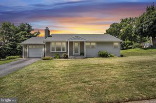 3 RIVERVIEW DR, Middletown, PA 17057