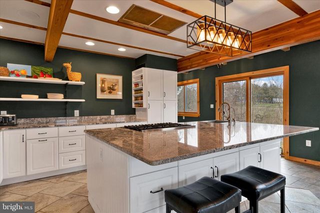 1310 HEX HWY, Hamburg, PA 19526