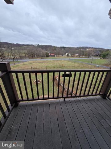 1310 HEX HWY, Hamburg, PA 19526