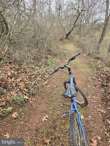 1310 HEX HWY, Hamburg, PA 19526